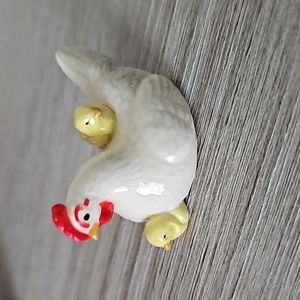 Hagen Renaker Hen with Chicks #933 4003 Collectible Figurine